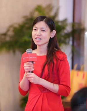 鞠彩萍